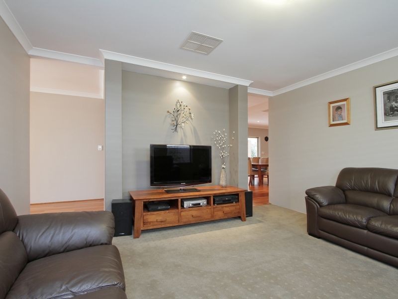 16 Glenorchy Road, Southern River WA 6110