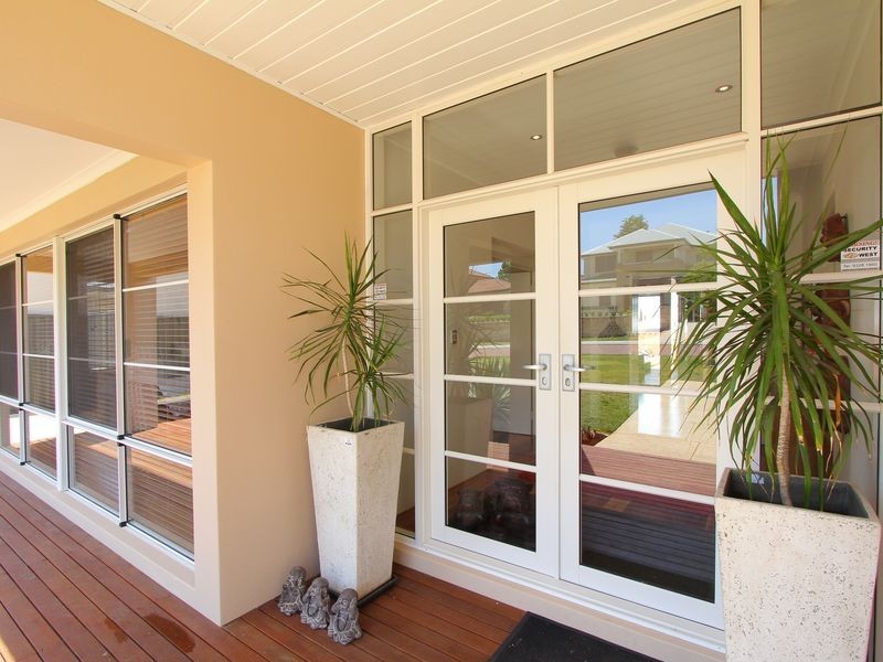 10 Samphire Road, Canning Vale WA 6155