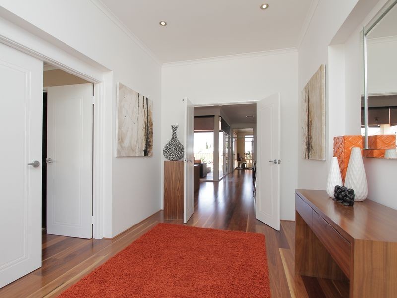 10 Samphire Road, Canning Vale WA 6155