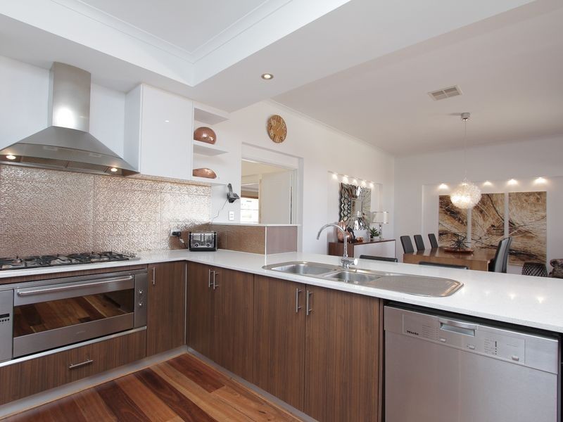 10 Samphire Road, Canning Vale WA 6155
