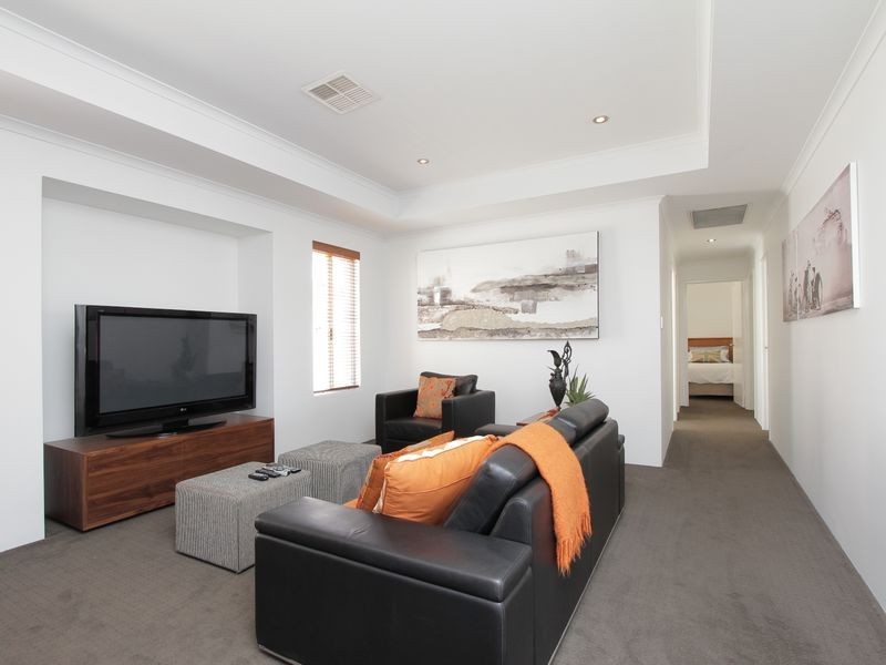 10 Samphire Road, Canning Vale WA 6155