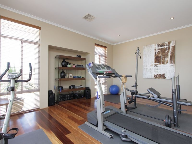 10 Samphire Road, Canning Vale WA 6155