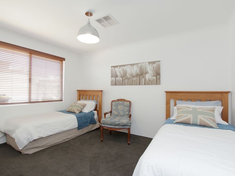 10 Samphire Road, Canning Vale WA 6155
