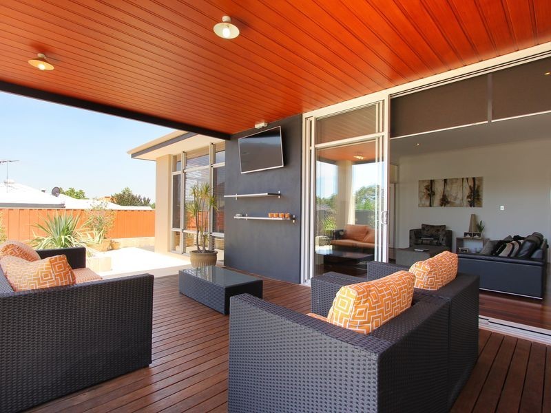 10 Samphire Road, Canning Vale WA 6155