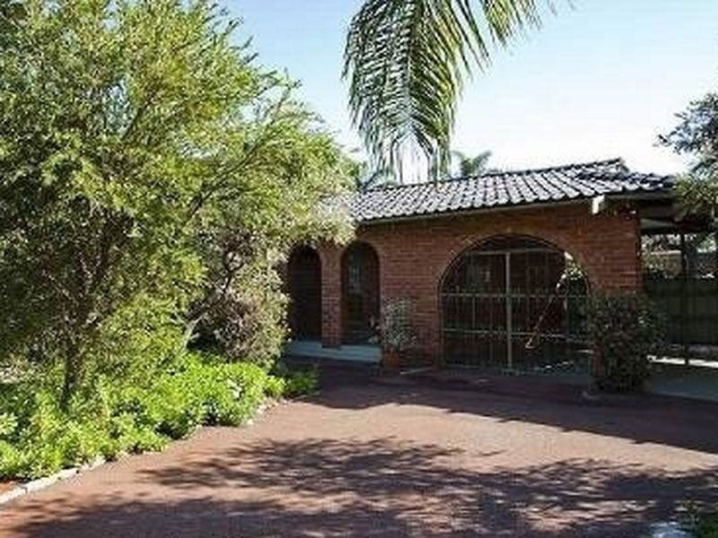 67 Berehaven Avenue, Thornlie WA 6108