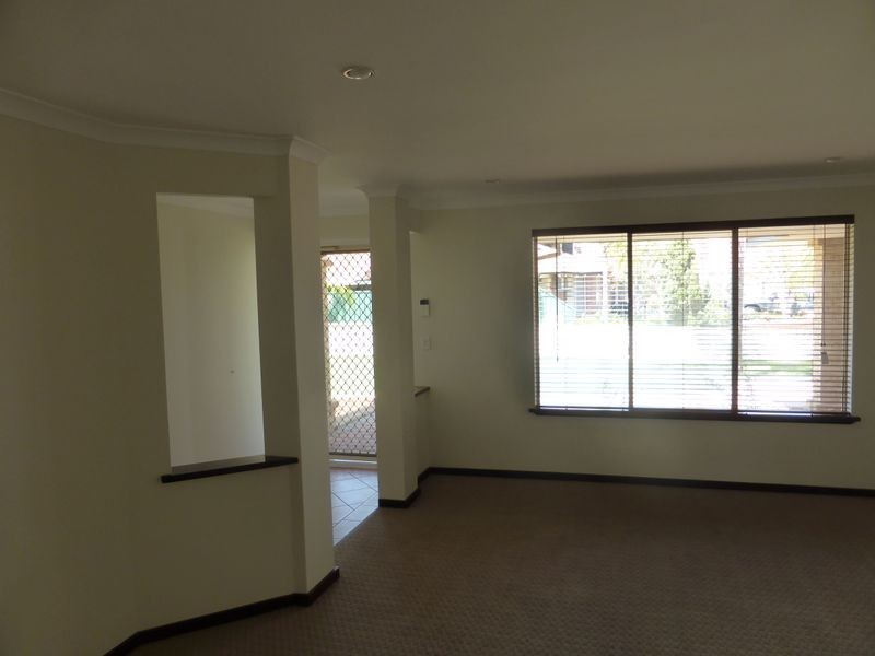 19 Tarragon Place, Thornlie WA 6108