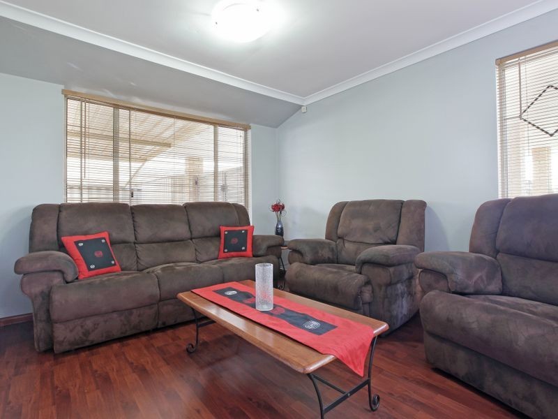 8 Laurel Court, Thornlie WA 6108