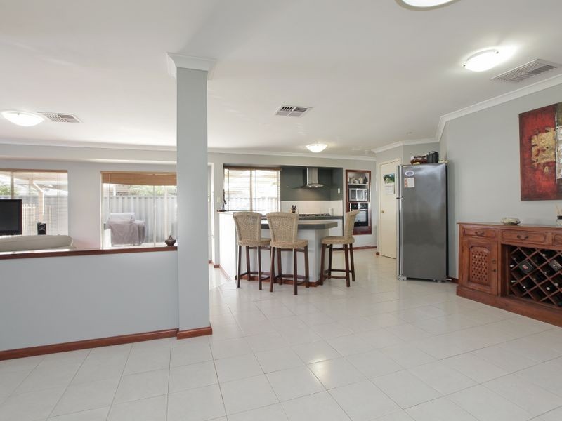 8 Laurel Court, Thornlie WA 6108