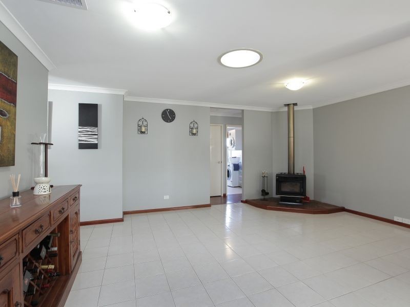 8 Laurel Court, Thornlie WA 6108