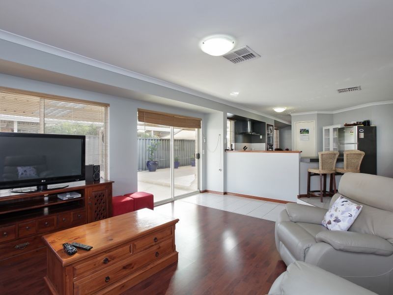 8 Laurel Court, Thornlie WA 6108