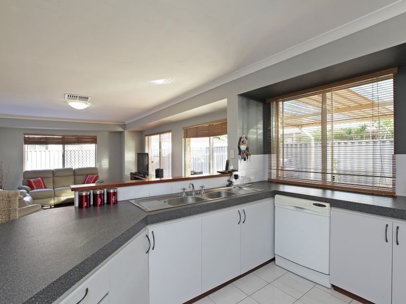 8 Laurel Court, Thornlie WA 6108