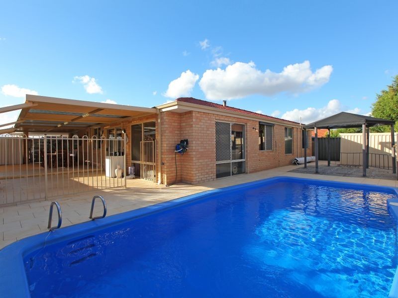 8 Laurel Court, Thornlie WA 6108
