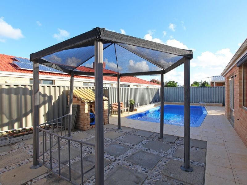 8 Laurel Court, Thornlie WA 6108