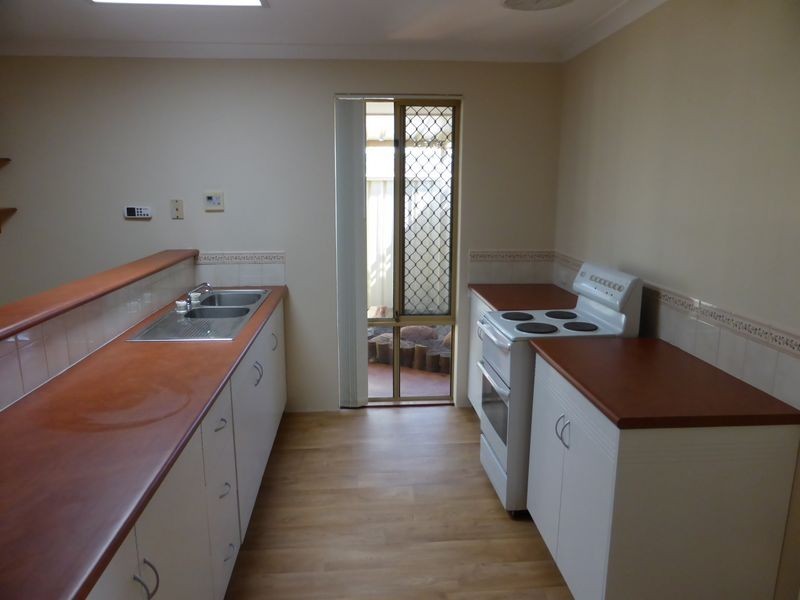 4/7 Terrigal Way, Armadale WA 6112