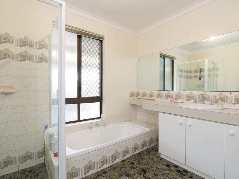 43 Ravenslea Drive, Parkwood WA 6147