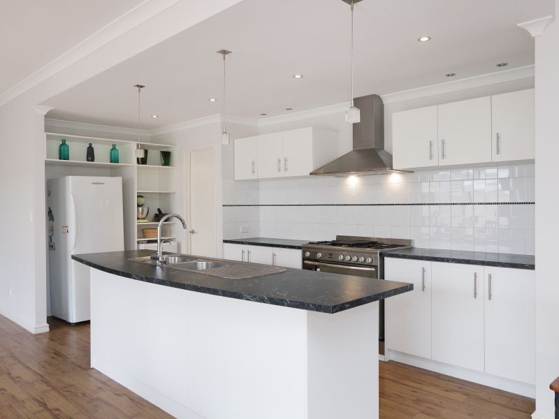 14 Oakleigh Pass, Harrisdale WA 6112