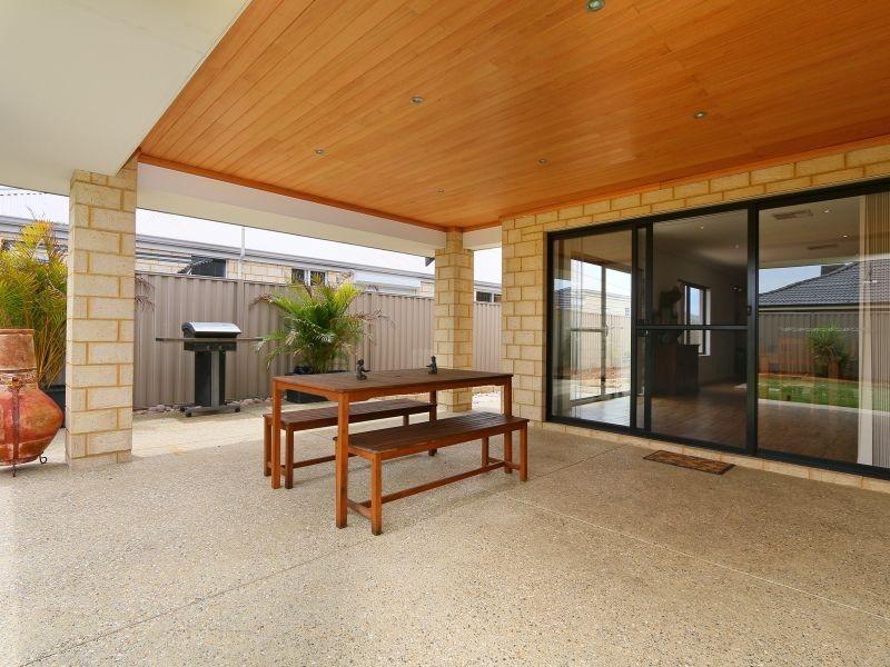 14 Oakleigh Pass, Harrisdale WA 6112