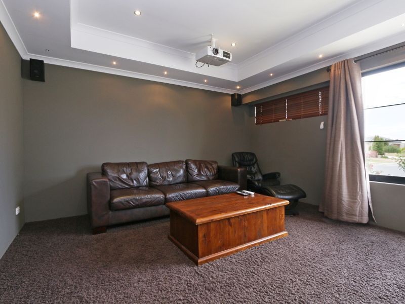 14 Oakleigh Pass, Harrisdale WA 6112