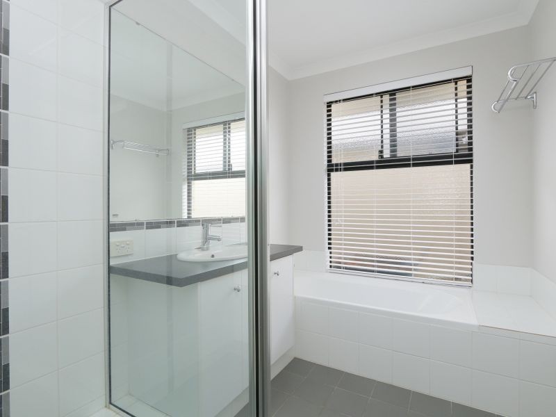 14 Oakleigh Pass, Harrisdale WA 6112