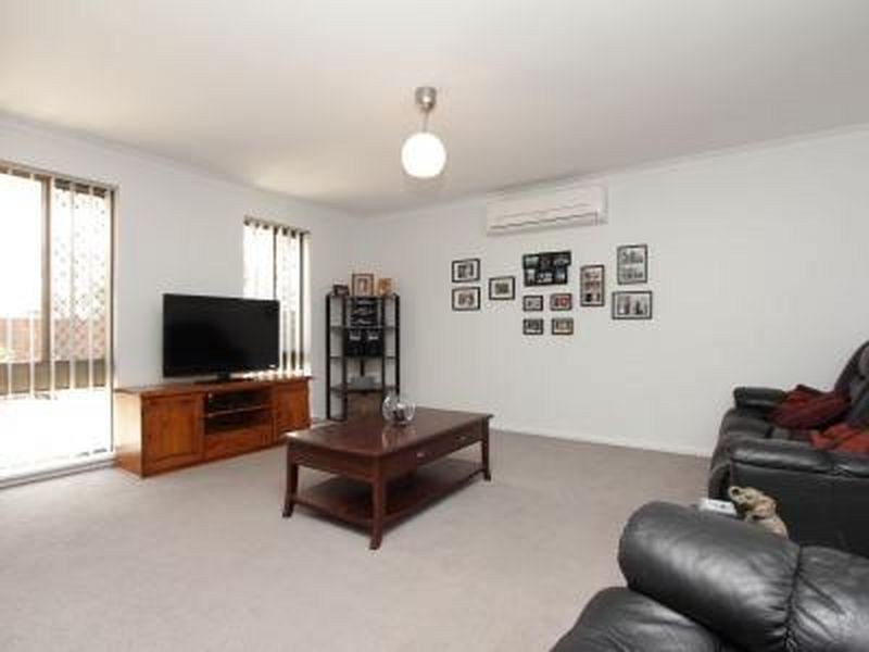 54 Lyrebird Way, Thornlie WA 6108