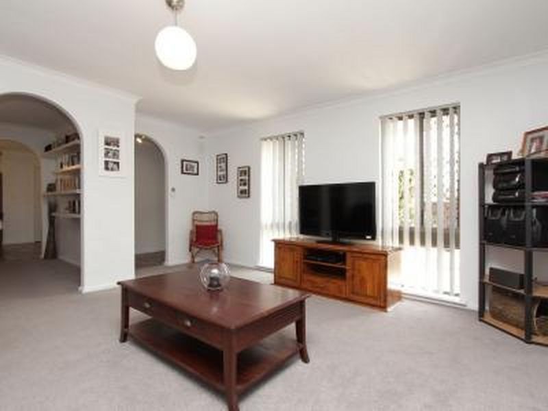 54 Lyrebird Way, Thornlie WA 6108