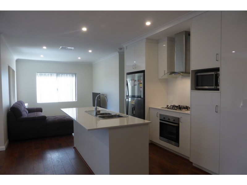13b Earls Court, Thornlie WA 6108