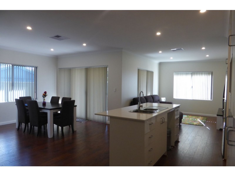 13b Earls Court, Thornlie WA 6108