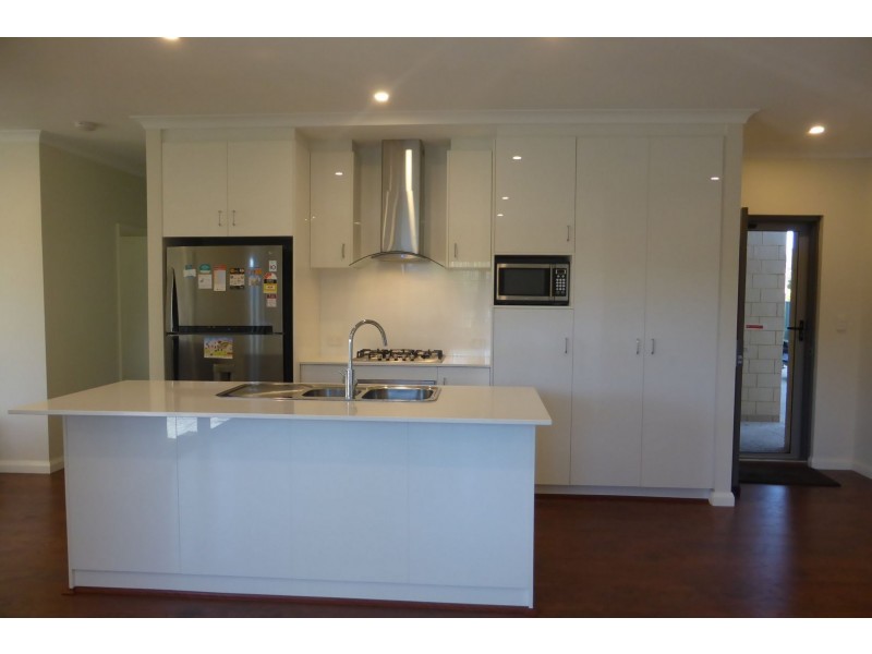13b Earls Court, Thornlie WA 6108