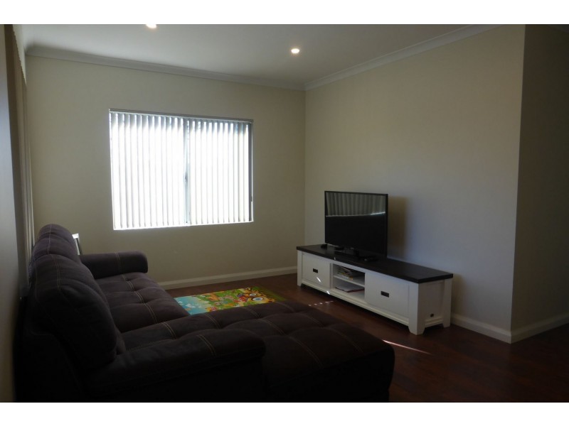 13b Earls Court, Thornlie WA 6108