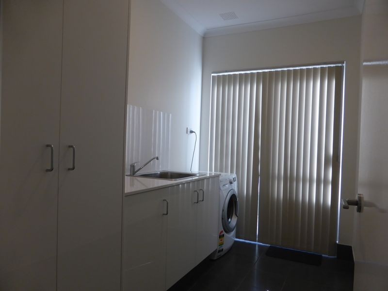 13b Earls Court, Thornlie WA 6108
