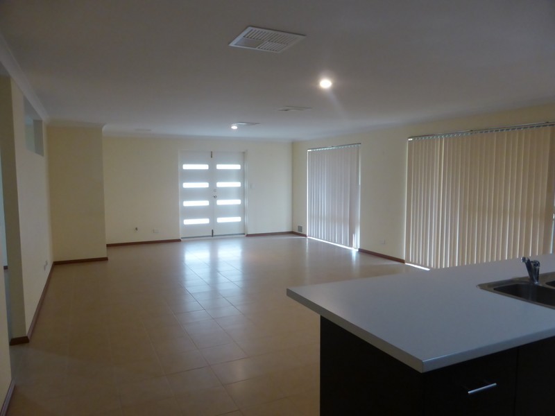 2 Parnell Way, Canning Vale WA 6155