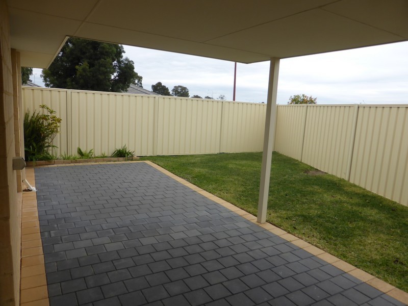 2 Parnell Way, Canning Vale WA 6155