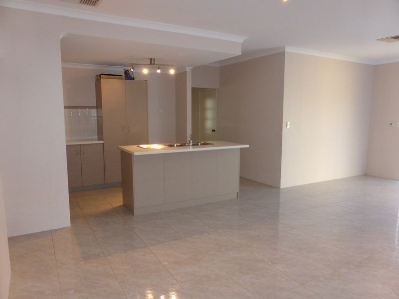 8 Hay Lane, Canning Vale WA 6155