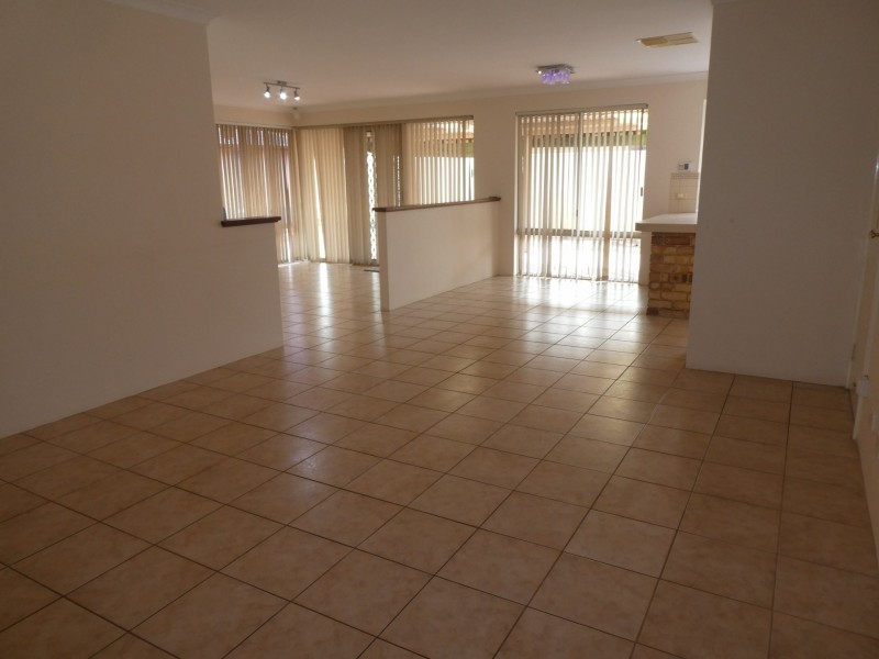 163 Forest Lakes Drive, Thornlie WA 6108
