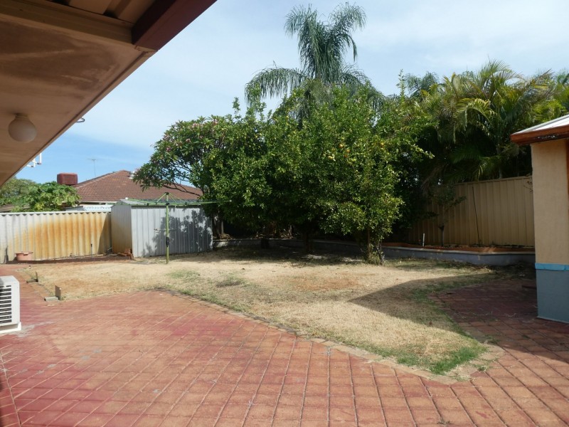 163 Forest Lakes Drive, Thornlie WA 6108