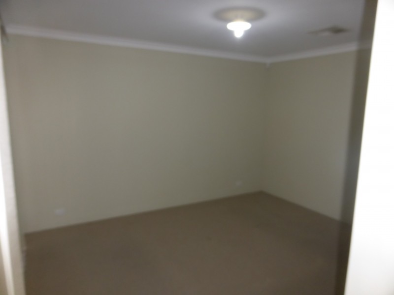 77 Kawana Avenue, Maddington WA 6109