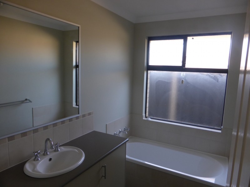 77 Kawana Avenue, Maddington WA 6109