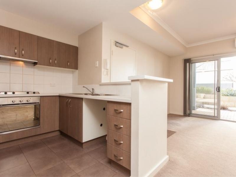 17/6 Ibera Way, Success WA 6164