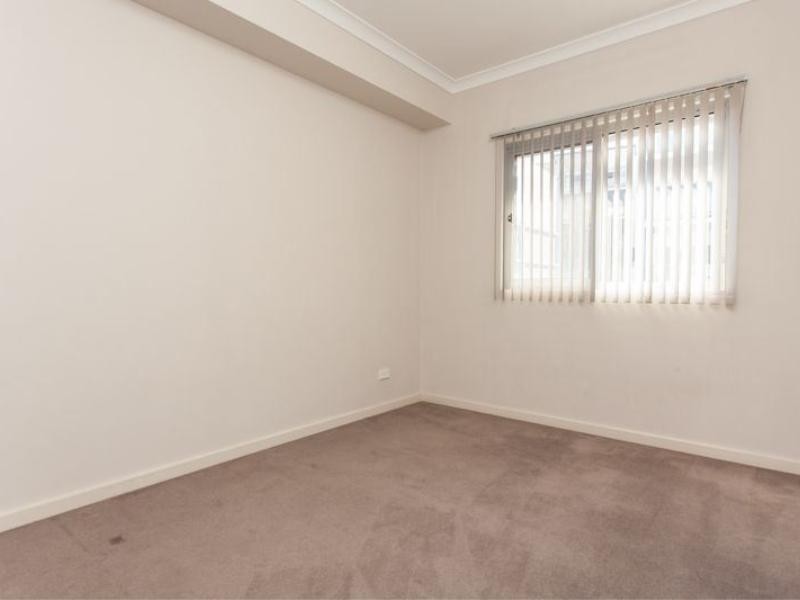 17/6 Ibera Way, Success WA 6164