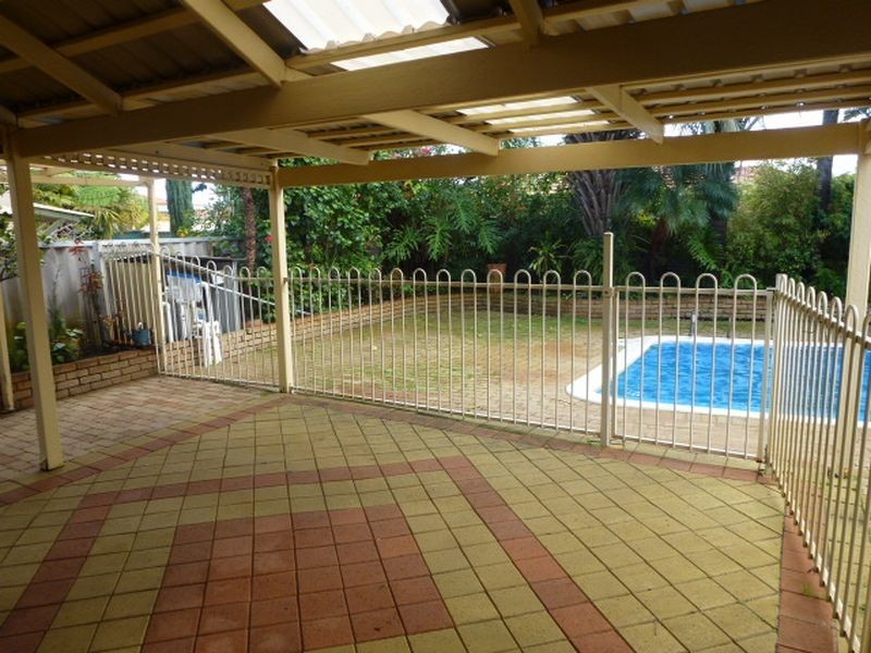 18 Glasnevin Court, Waterford WA 6152