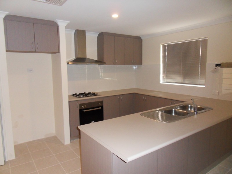 10 Wardle Court, Piara Waters WA 6112