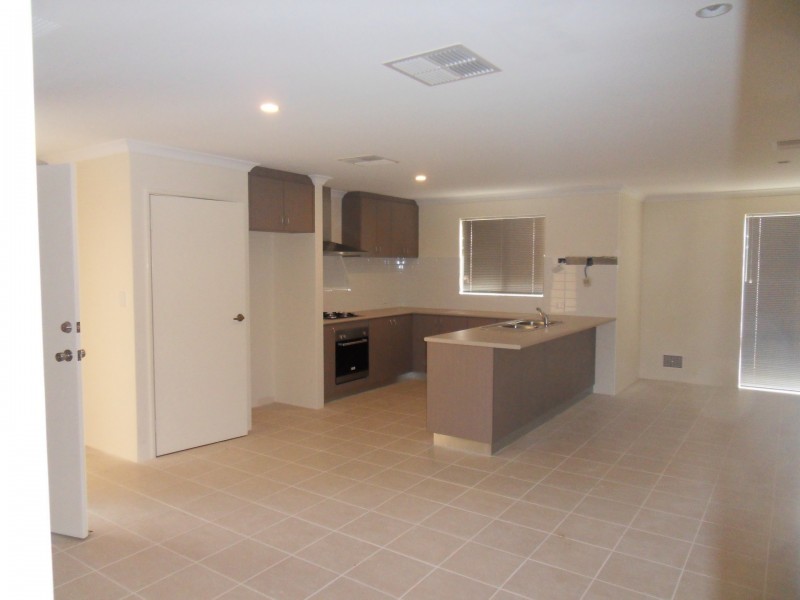 10 Wardle Court, Piara Waters WA 6112