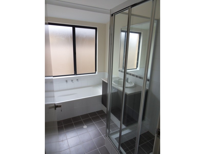 10 Wardle Court, Piara Waters WA 6112