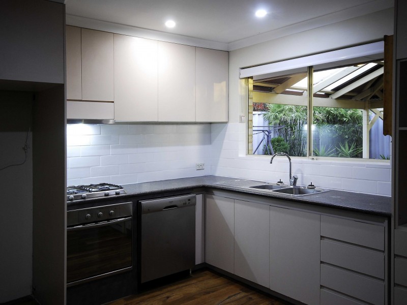 18 River Bank Drive, Gosnells WA 6110