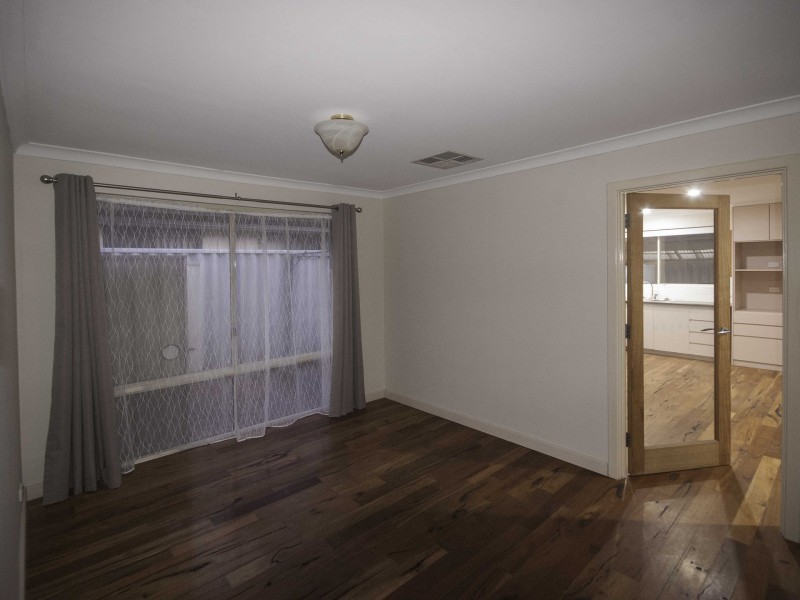 18 River Bank Drive, Gosnells WA 6110