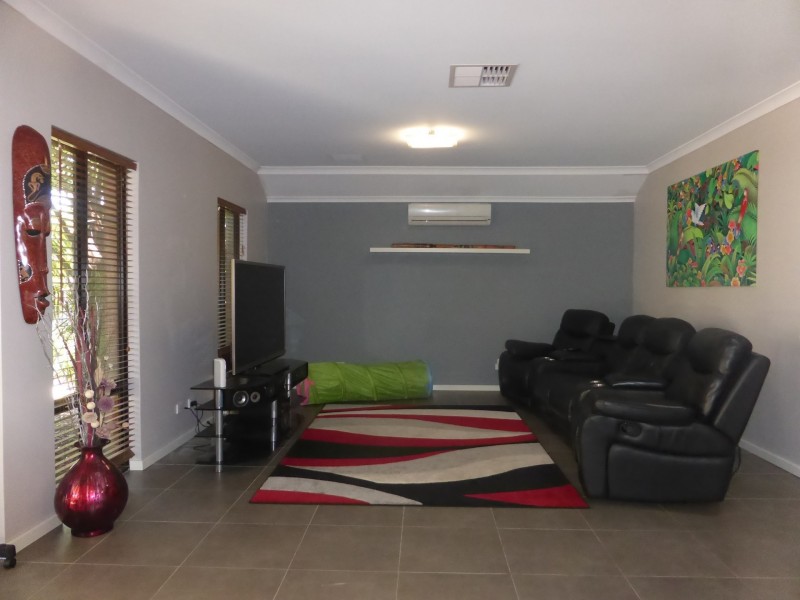 22 Birmingham Parade, Piara Waters WA 6112