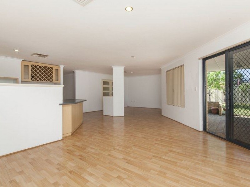 6 Waxberry Gardens, Canning Vale WA 6155