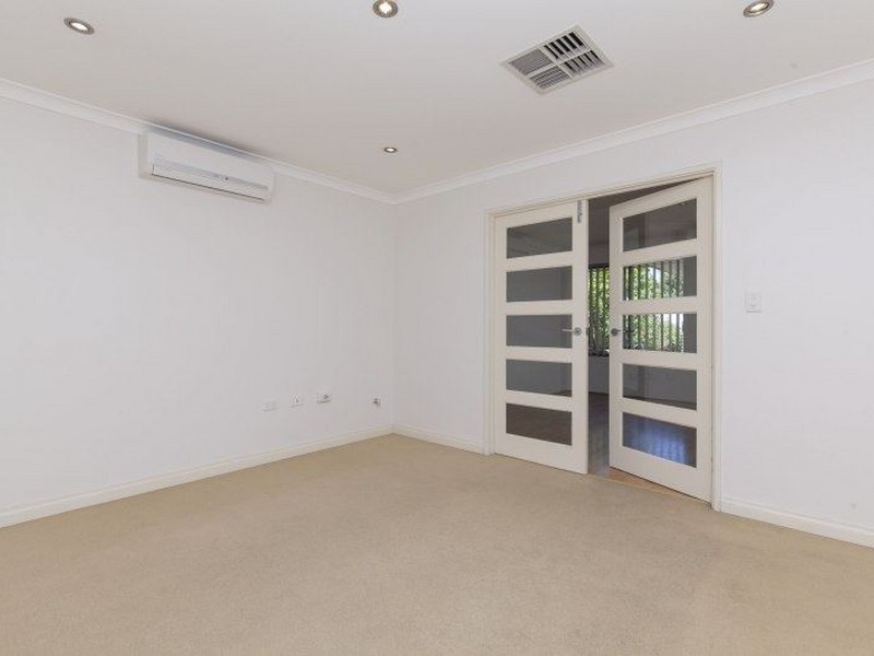 6 Waxberry Gardens, Canning Vale WA 6155