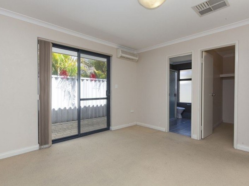 6 Waxberry Gardens, Canning Vale WA 6155