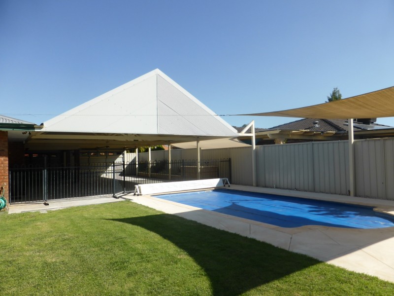 7 Brunswick Road, Thornlie WA 6108